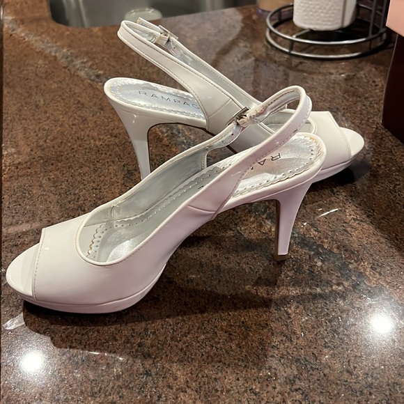 White peep-toe heels - Picture 2 of 5